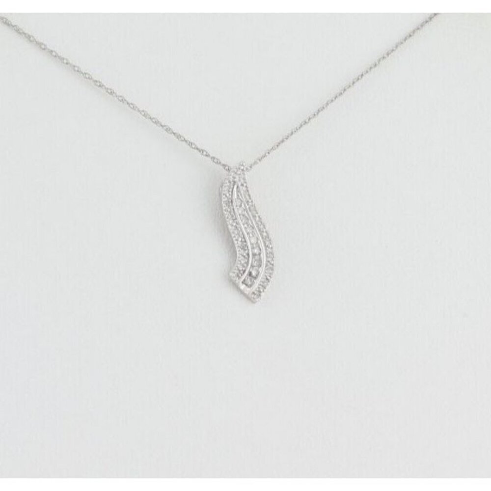 10k White Gold .10 Carat Diamond Necklace 18" Chain Sparkly Bright Journey